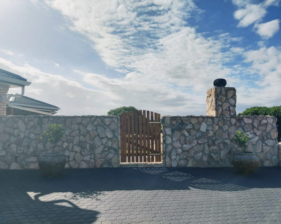 3 Bedroom Property for Sale in Stilbaai Wes Western Cape